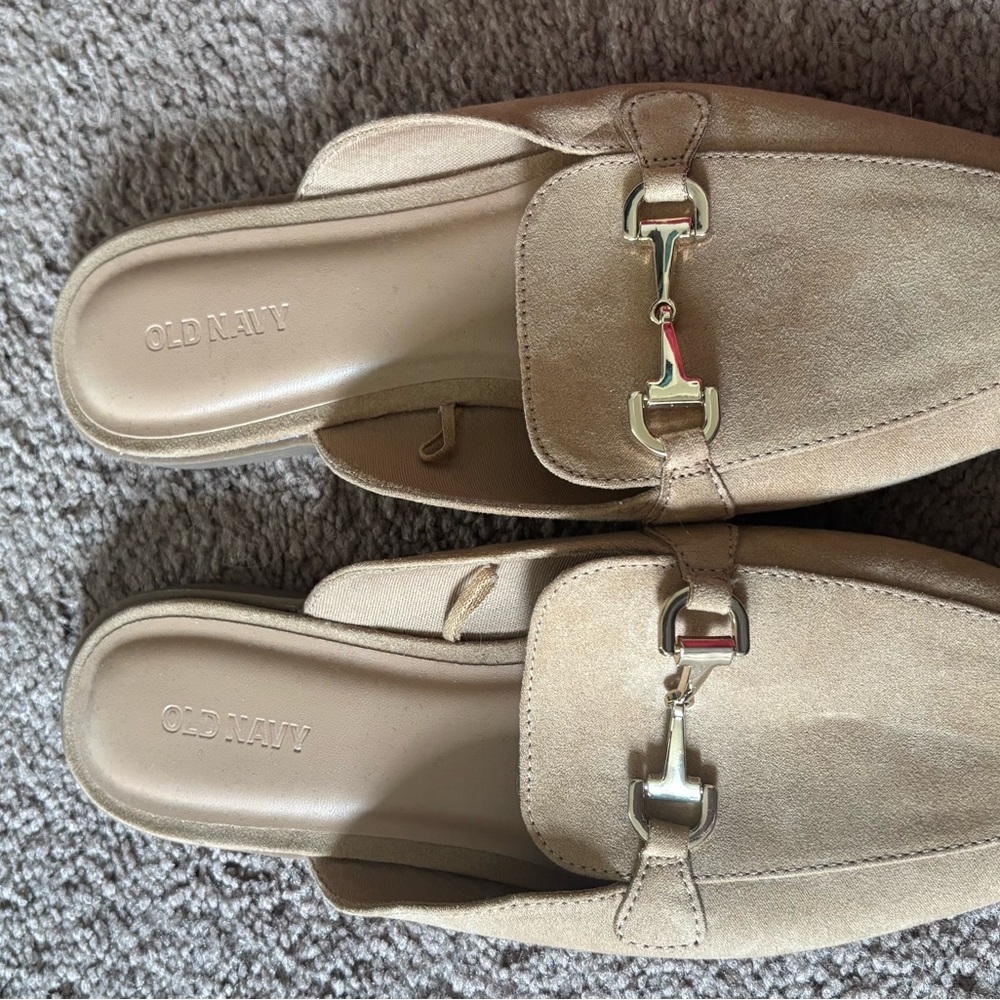 Old Navy Beige Women's Loafers with Gold Accent
